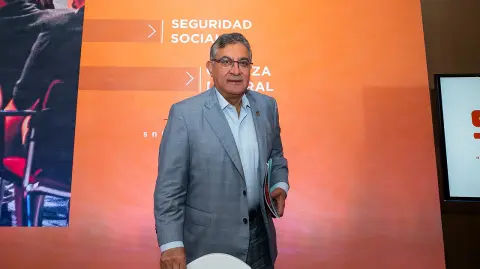 Alfonso Cepeda Salas, dirigente nacional del SNTE. Foto EE: Cortesía Facebook SNTE