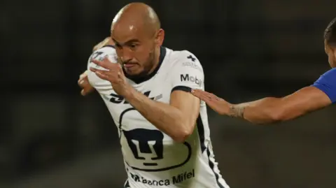 Liga MX - Semi Final - Pumas UNAM v Cruz Azul