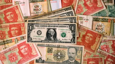 Cuba cuenta con dos monedas desde hace 26 años. Foto: Reuters