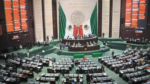 CIUDAD DE MÉXICO, 30ABRIL2021.- Durante el cierre del período de sesiones ordinarias de la Cámara de Diputados se somete a juicio de procedencia (desafuero) en contra de Francisco Javier Cabeza de Vaca, gobernador de Tamaulipas,  por el presunto delito de defraudación fiscal  equiparada por 6.5 millones de pesos. FOTO: MARIO JASSO/CUARTOSCURO.COM