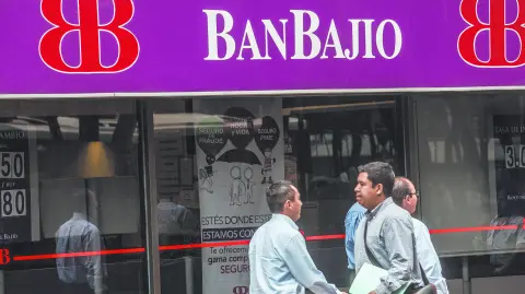En las operaciones bursátiles del lunes, las acciones de Banco del Bajío encabezaron las ganancias de las empresas del sector financiero en la BMV. Foto EE: Archivo