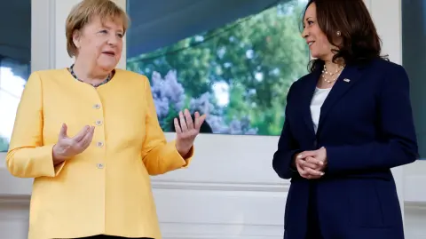 Angela Merkel, canciller de Alemania y Kamala Harris, vicepresidenta de Estados Unidos. Foto: Reuters