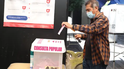 Para realizar esta consulta popular, el Instituto Nacional Electoral ha realizado un gasto por 522 millones de pesos. Foto EE: Eric Lugo