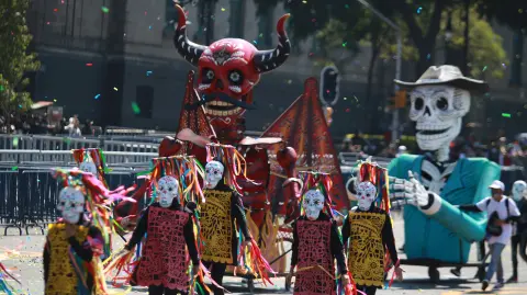 Celebrando la vida fue uno de los temas centrales del Desfile Internacional de Día de Muertos 2021. Foto EE: Eric Lugo