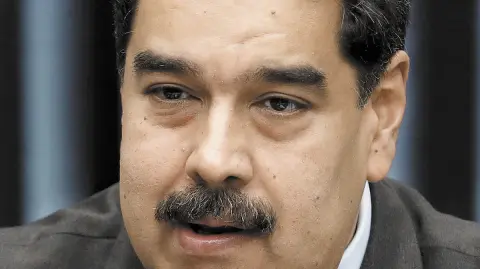 Venezuela's President Nicolas Maduro talks to the media during a news conference at Miraflores Palace in Caracas, Venezuela September 18, 2018. REUTERS/Marco Bello