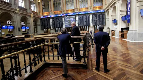 El índice Ibex 35 de la Bolsa de Madrid ganó un marginal 0.01% como el único de los principales índices europeos en terreno positivo. Foto EE: Archivo
