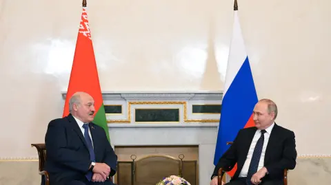 Russian President Putin and Belarusian President Lukashenko meet in St. Petersburg