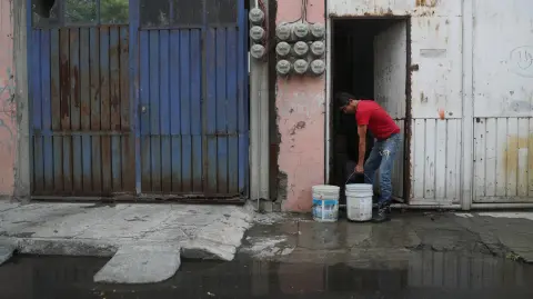 Esta modificación pretende que se instalen estos sistemas en los inmuebles de la urbe como medida sostenible. Foto: Reuters