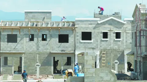 Hasta junio pasado el subsector edificación (que representa el 40.4% del total de la industria) estaba en signos negativos