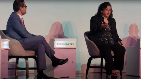 La asesora financiera de Fibra Educa, Gabriela Santana, participó en el Encuentro Amafore 2022. Foto EE: Especial / captura de video