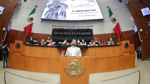 En el marco de su visita de trabajo por México, Boric acudió al Senado de la República