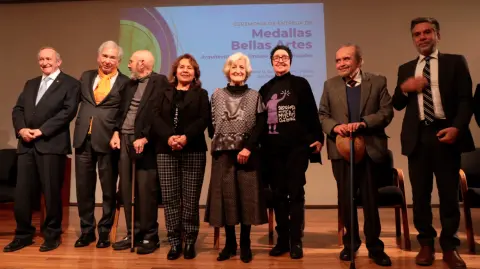 Galardonados en la ceremonia de entrega de la Medalla Bellas Artes correspondientes a 2020, 2021 y 2022. Foto EE: Rosario Servin