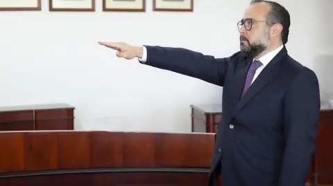 El Presidente del Tribunal es electo por el pleno de la Sala Superior. Dura en su cargo tres años y no puede ser reelecto para ningún otro periodo.