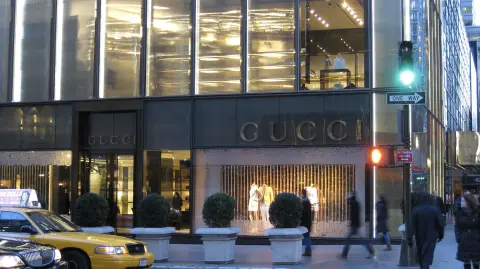 Gucci atravesó una crisis de quiebra y muerte, pero hoy es de las más importantes en el mundo