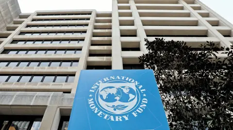 FILE PHOTO: The International Monetary Fund (IMF) headquarters building is seen ahead of the IMF/World Bank spring meetings in Washington, U.S., April 8, 2019. REUTERS/Yuri Gripas/File Photo-NARCH/NARCH30
