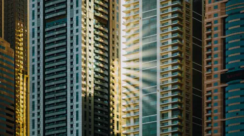 La panorámica de los edificios corporativos cambió a raíz de la pandemia, pues ahora las firmas buscan mayor flexibilidad tanto en contratos como en espacios. Foto: Especial.