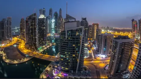Imagen del acaudalado barrio residencial de Dubái Marina en Dubái, Emiratos Árabes Unidos.