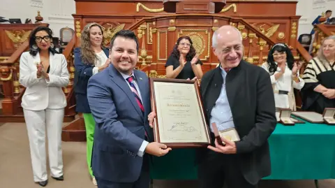 Benjamín Romano, fundador del despacho LBR&A, fue condecorado por el Congreso de la Ciudad de México. Foto: Cortesía.