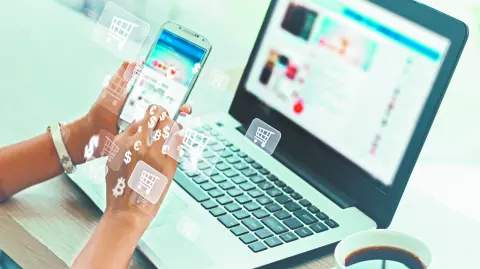 Durante 2022, 6 de cada 10 consumidores online compraron algún artículo como ropa, calzado o accesorios. Foto: Especial