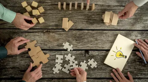 Tener una estrategia empresarial permite tomar decisiones más informadas y optimizar los recursos,