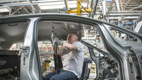 Las firmas de manufactura automotriz lideran la ocupación de espacios industriales. Foto: Especial.