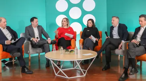 Directivos hipotecarios de distintas instituciones bancarias durante panel organizado por SOC Asesores.. Foto: EE Hugo Salazar.