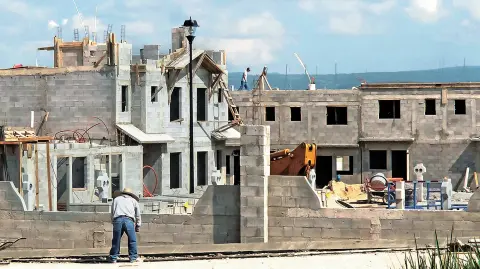 ASPECTOS DE CONSTRUCCION DE VIVIENDA EN LOS ALREDEDORES DE QUERETARO