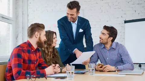 El líder coach es empático, comunica de forma efectiva e impulsa el talento de los colaboradores.