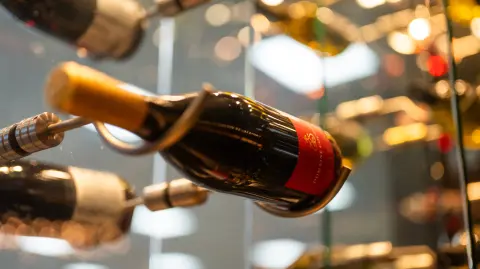 La nueva sala se distingue por su oferta gastronómica y por una selección extensa de vinos y cafés de alta calidad