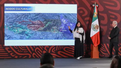 La secretaria de Cultura federal, Alejandra Frausto Guerrero, y el presidente Andrés Manuel López Obrador. Foto EE: Cortesía.