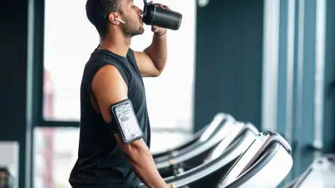 La eventualidad de que la ingesta de bebidas energéticas produzca efectos positivos o negativos se debe en gran medida a los factores genéticos. Foto: Shutterstock.