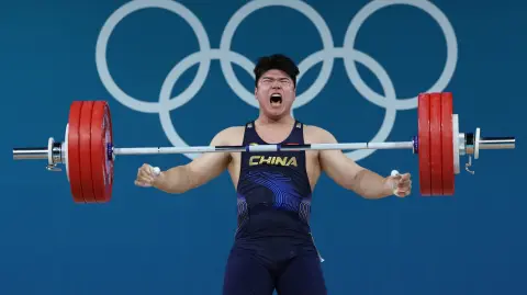 Huanhua Liu de China reacciona después de levantar pesas. Foto: Reuters.