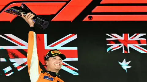  Lando Norris sigue reduciendo la ventaja de puntos de Max Verstappen. Foto: AFP.