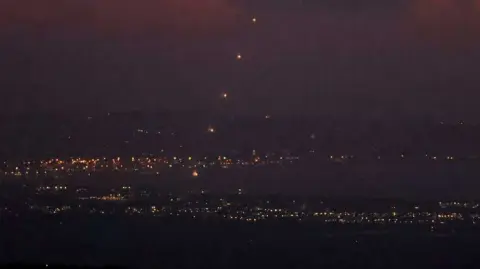 Las autoridades de Irán han advertido este viernes de que el reciente "bombardeo selectivo" de las Fuerzas de Israel contra la capital de Líbano, representa "una escalada peligrosa" y debe ser respondida.

Para más información del tema, visita: https://www.eleconomista.com.mx/internacionales/iran-advierte-ataques-israelies-sobre-beirut-cambian-reglas-juego-20240927-727780.html

¡Síguenos en nuestras redes sociales para mantenerte informado!

Twitter: https://twitter.com/eleconomista 
Facebook: https://www.facebook.com/ElEconomista.mx
Instagram: https://www.instagram.com/eleconomistamx
LinkedIn: https://www.linkedin.com/company/el-economista/

#ElEconomista #EETV