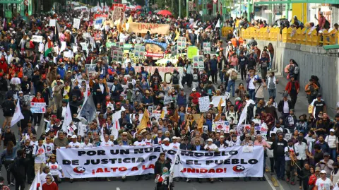 Marcha para conmemorar el 56 aniversario de la matanza de Tlatelolco el 2 de octubre de 1968.