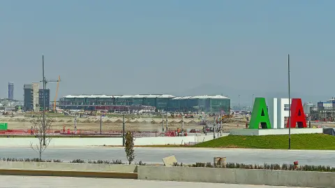 ZUMPANGO, ESTADO DE M…XICO, 02FEBRERO2022.- Los avances de las obras del Aeropuerto Internacional FÈlipe ¡ngeles (AIFA) se encuentran en un 87 por ciento aproximadamente a 48 dÌas de ser inaugurado. Dentro de las obras se encuentran la terminal intermodal de transporte terrestre; terminal de pasajeros y pistas de aterrizaje. 
FOTO: MARIO JASSO/CUARTOSCURO.COM