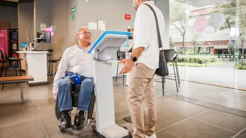 Las personas con alguna discapacidad física consideran muy importantes o importantes los servicios de telecomunicaciones.