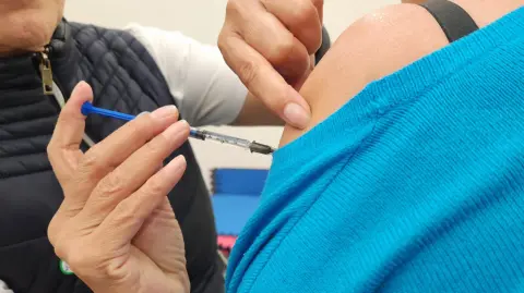 Aplicación de vacuna.