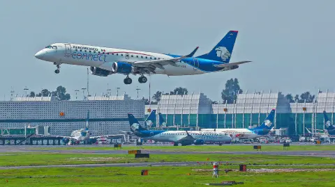 RECORRIDO POR EL AEROPUERTO INTERNACIONAL DE LA CIUDAD DE MEXICO, AICM . FOTO : HUGO SALAZAR / EL ECONOMISTA .