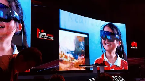 Huawei organizó en Estambul la edición anual de su Foro de Ultra Banda Ancha (UBBF 2024, por sus siglas en inglés). El evento es uno de los mayores reconocimientos en cuanto demostraciones de productos y servicios para consumo masivo y procesos productivos. Turquía, como a nivel mundial se convertido en una economía relevante, también lo está haciendo para Huawei, pues dos de sus operadores principales, Türk Telekom y Turkcell, se encuentran entre los principales clientes de esta compañía en Medio Oriente.