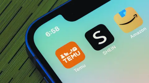 En el capítulo 12 de la Miscelánea, se detalla que los residentes en el extranjero que proporcionen servicios digitales en México deberán inscribirse el RFC y pagar los impuestos que les corresponden en el país. 

Para más información del tema, visita: https://www.eleconomista.com.mx/economia/shcp-publica-reglas-shein-temu-amazon-paguen-impuestos-20241230-740135.html 

¡Síguenos en nuestras redes sociales para mantenerte informado! 

Twitter: https://twitter.com/eleconomista 
Facebook: https://www.facebook.com/ElEconomista.mx 
Instagram: https://www.instagram.com/eleconomistamx 
LinkedIn: https://www.linkedin.com/company/el-economista/ 

#ElEconomista #EETV