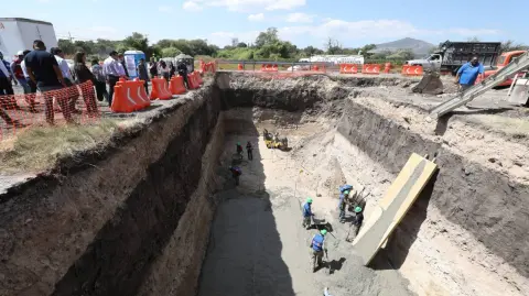 Construcción del paso superior vehicular “Los Benitos”, en el municipio de Ezequiel Montes, Querétaro.