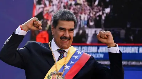 Catorce países de la Organización de Estados Americanos (OEA), incluido Estados Unidos, rechazaron este jueves la investidura de Nicolás Maduro como presidente de Venezuela en medio de denuncias de fraude electoral, informó la cancillería ecuatoriana.

Para más información del tema, visita: https://www.eleconomista.com.mx/internacionales/mexico-14-paises-oea-rechazan-investidura-nicolas-maduro-venezuela-20250116-742265.html

¡Síguenos en nuestras redes sociales para mantenerte informado!

Twitter: https://twitter.com/eleconomista 
Facebook: https://www.facebook.com/ElEconomista.mx
Instagram: https://www.instagram.com/eleconomistamx
LinkedIn: https://www.linkedin.com/company/el-economista/

#ElEconomista #EETV