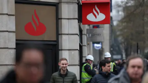 Sucursal del banco Santander en Londres, Gran Bretaña.