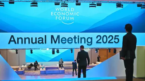 La semana pasada se llevó a cabo el Foro Económico Mundial en Davos, Suiza. (Photo by Fabrice COFFRINI / AFP)