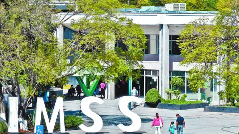 EXTERIOR DE LA CLINICA CENTRAL DEL IMSS ENQUERETARO.