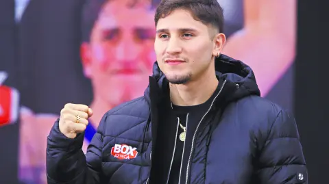 El boxeador y medallista de plata en Paris 2024, Marcó Verde, anuncia su incursión al boxeo profesional, de la mano del entrenador y mánager Eddy Reynoso.