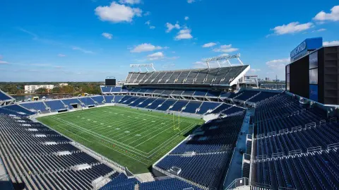 El Caesar Superdome es uno de los estadios más icónicos de la NFL, tiene capacidad para más de 73,000 espectadores