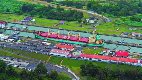 El presidente panameño, José Raúl Mulino, anunció este jueves la cancelación del acuerdo económico de la Ruta de la Seda con China, tras presiones de Estados Unidos para que reduzca la influencia de Pekín sobre el canal de Panamá.

Para más información del tema, visita: https://www.eleconomista.com.mx/internacionales/panama-cancela-acuerdo-economico-ruta-seda-china-temor-trump-20250206-745237.html 

¡Síguenos en nuestras redes sociales para mantenerte informado!

Twitter: https://twitter.com/eleconomista 
Facebook: https://www.facebook.com/ElEconomista.mx
Instagram: https://www.instagram.com/eleconomistamx
LinkedIn: https://www.linkedin.com/company/el-economista/

#ElEconomista #EETV