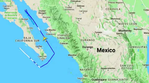 El pasado 4 de febrero, la Secretaría de Marina aclaró que los buques estadounidenses observados cerca de Baja California se encontraban “en una zona donde existe libre navegación internacional” y que “en otras ocasiones ha habido esta presencia”. 

Para más información del tema, visita: 

¡Síguenos en nuestras redes sociales para mantenerte informado! 

Twitter: https://twitter.com/eleconomista 
Facebook: https://www.facebook.com/ElEconomista.mx 
Instagram: https://www.instagram.com/eleconomistamx 
LinkedIn: https://www.linkedin.com/company/el-economista/ 

#ElEconomista #EETV https://www.eleconomista.com.mx/politica/reporta-cnn-aumento-vuelos-espionaje-narco-20250210-745835.html